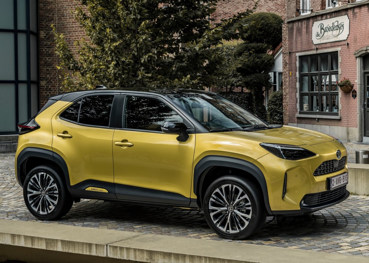 2023 Toyota Yaris Cross 1.5 Hybrid Flame X-Pack Specifications