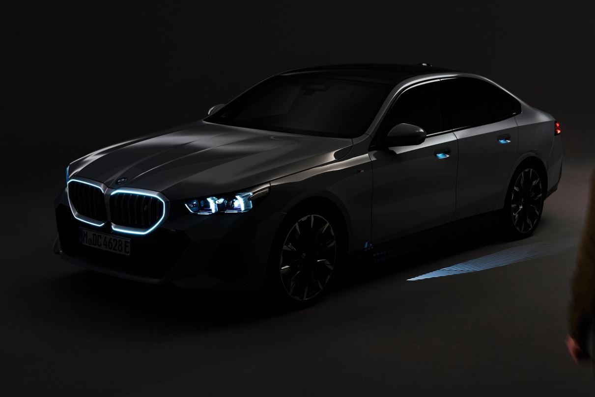 2025 BMW 5 Series 520d 2.0 xDrive 197 HP Boot Space
