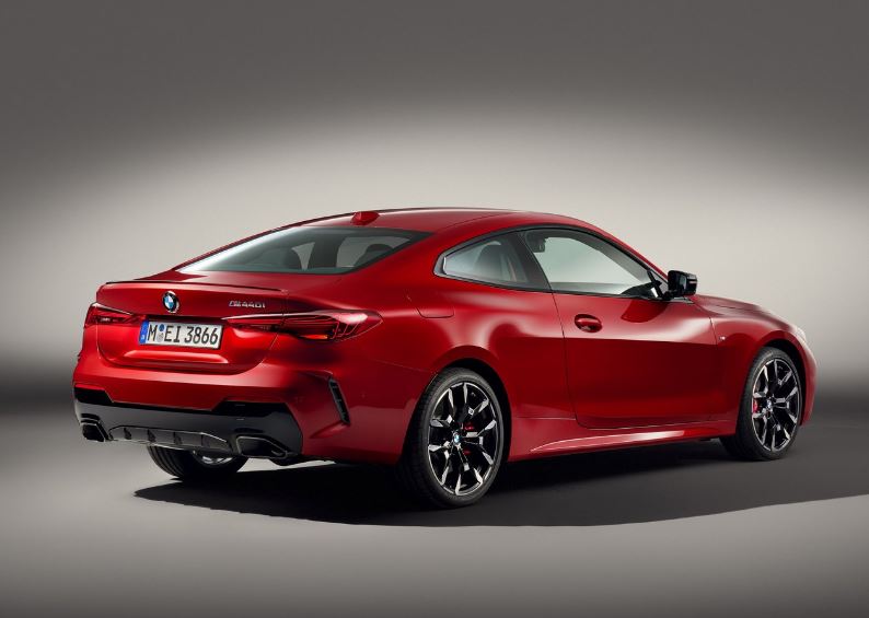 2025 BMW 4 Series 420i 1.6 170 HP Boot Space
