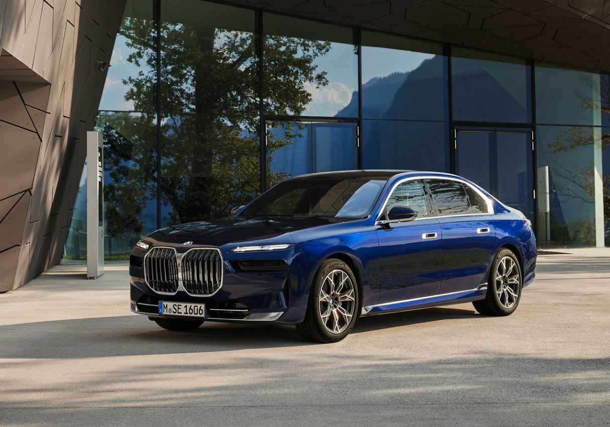 2025 BMW 7 Series 740Ld xDrive 3.0 300 HP Boot Space